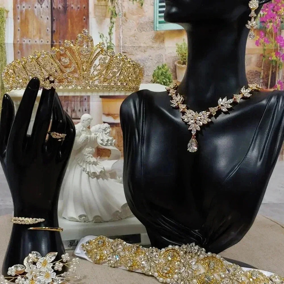 This Beautiful Bridal Bundle has everything you need in one package just for you - Picture 7 of 7